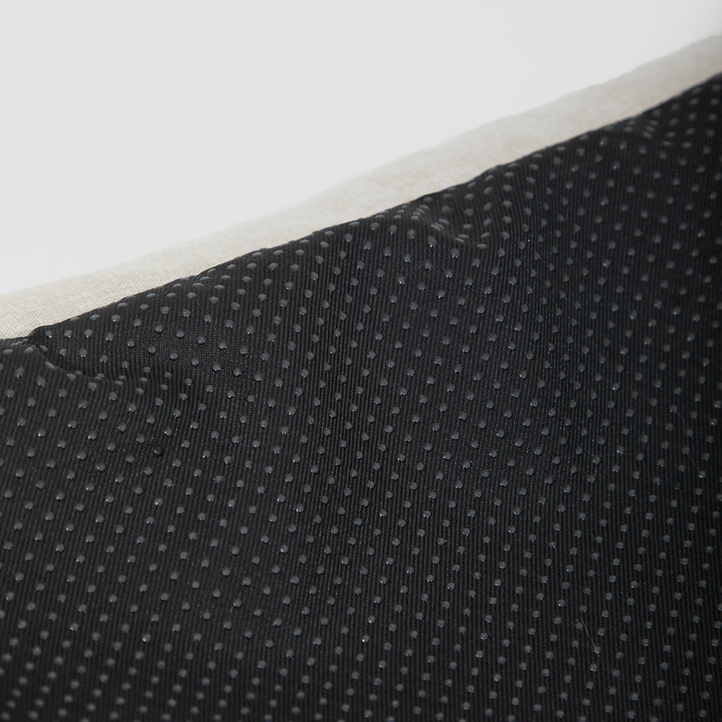 HiDREAM Four-Season Pet Bed anti-slip black base detail. Ensures stability and safety for pets on smooth surfaces.