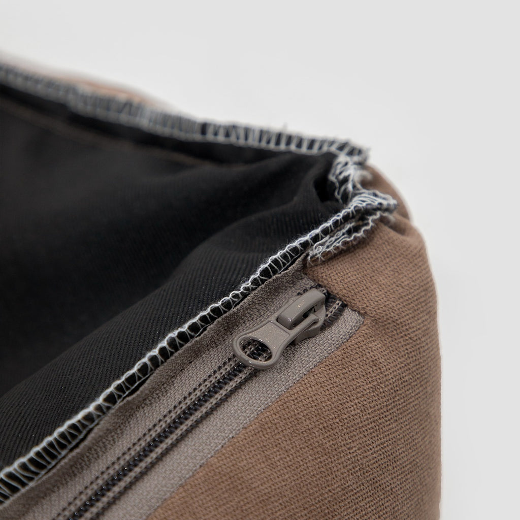 HiDREAM Four-Season Pet Bed zipper detail on inner lining. Removable cover for easy washing and long-lasting use.