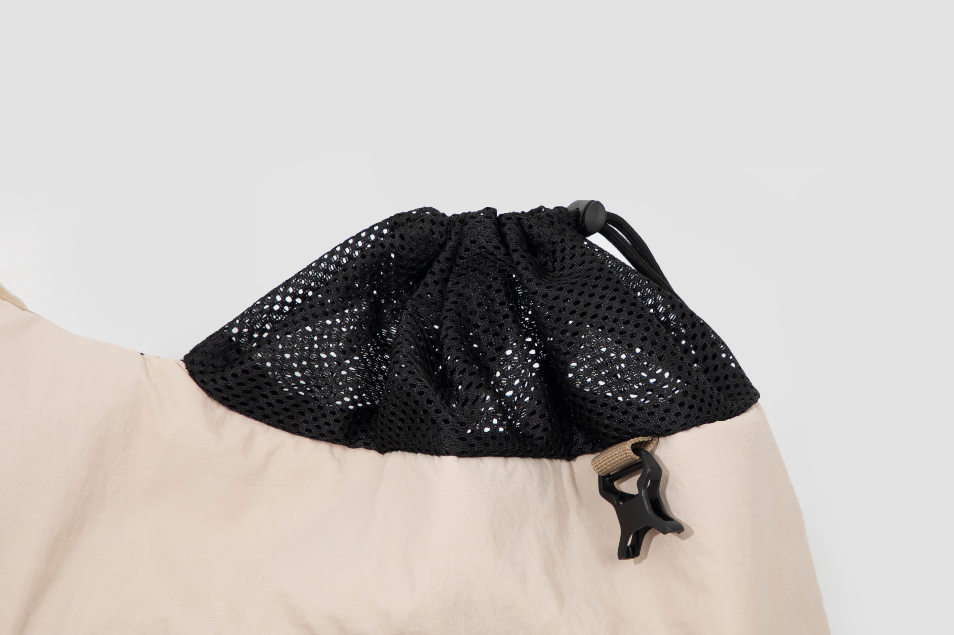 Drawstring mesh closure on beige HiDREAM Crossbody Travel Bag for Pets, designed for breathability and pet security.