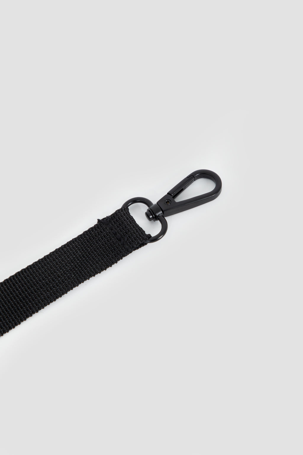 Close-up of secure leash clip inside HiDREAM Mountain Series Chest Pet Tote, ensuring pet safety during travel.
