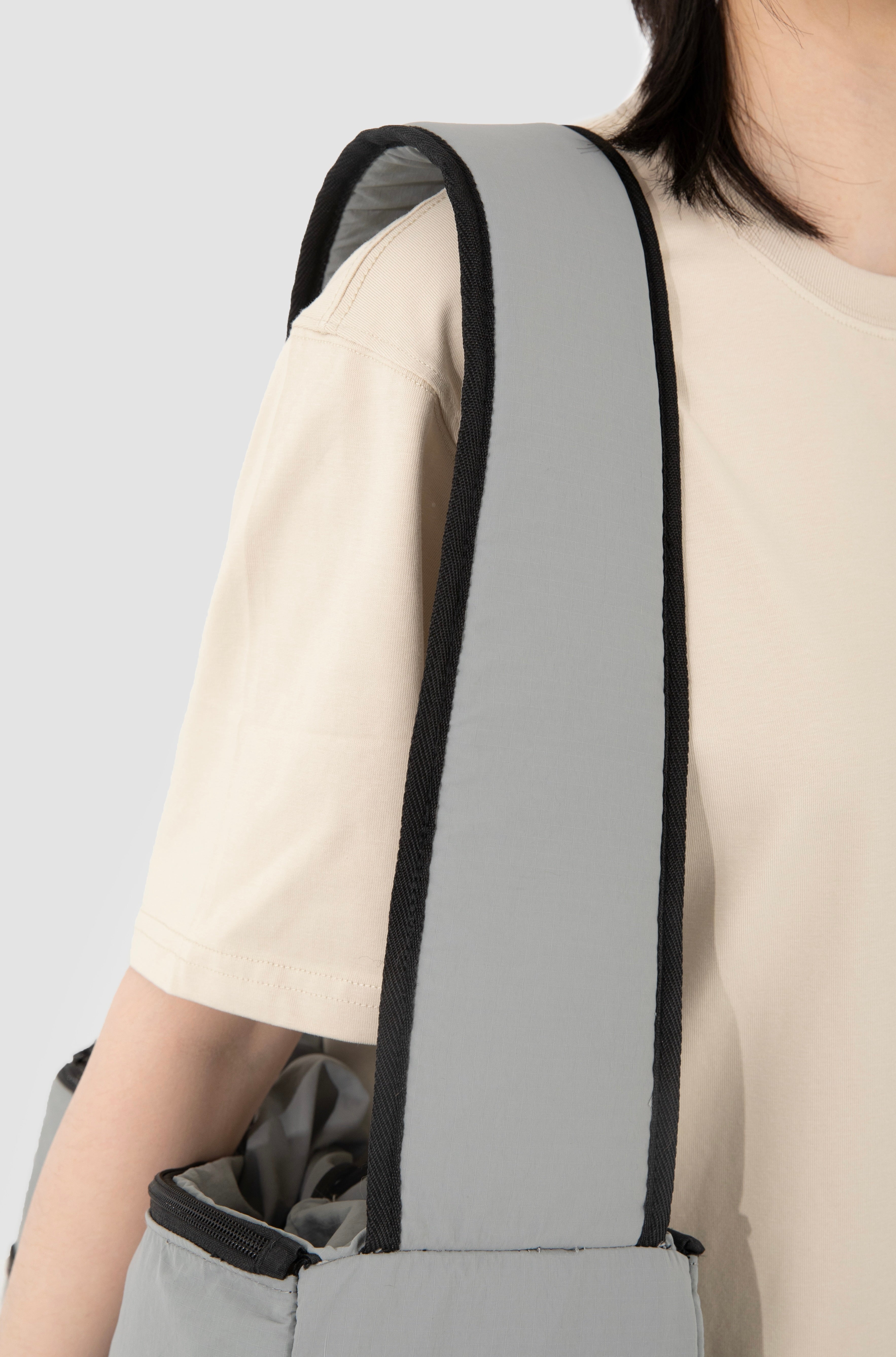Close-up of padded shoulder strap on HiDREAM Crossbody Pet Carrier Tote. Designed for ergonomic comfort during long wear.