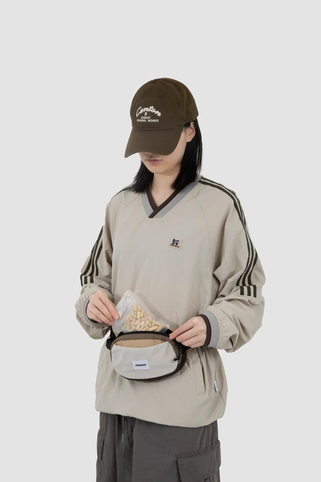 Quick access to dog treats in the Chestnut Brown waist pouch