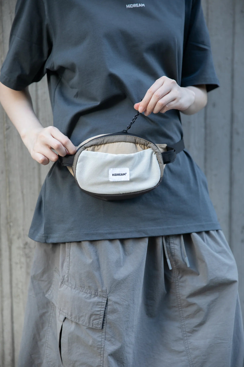 Wide zipped opening on the HiDREAM dog walking bum bag